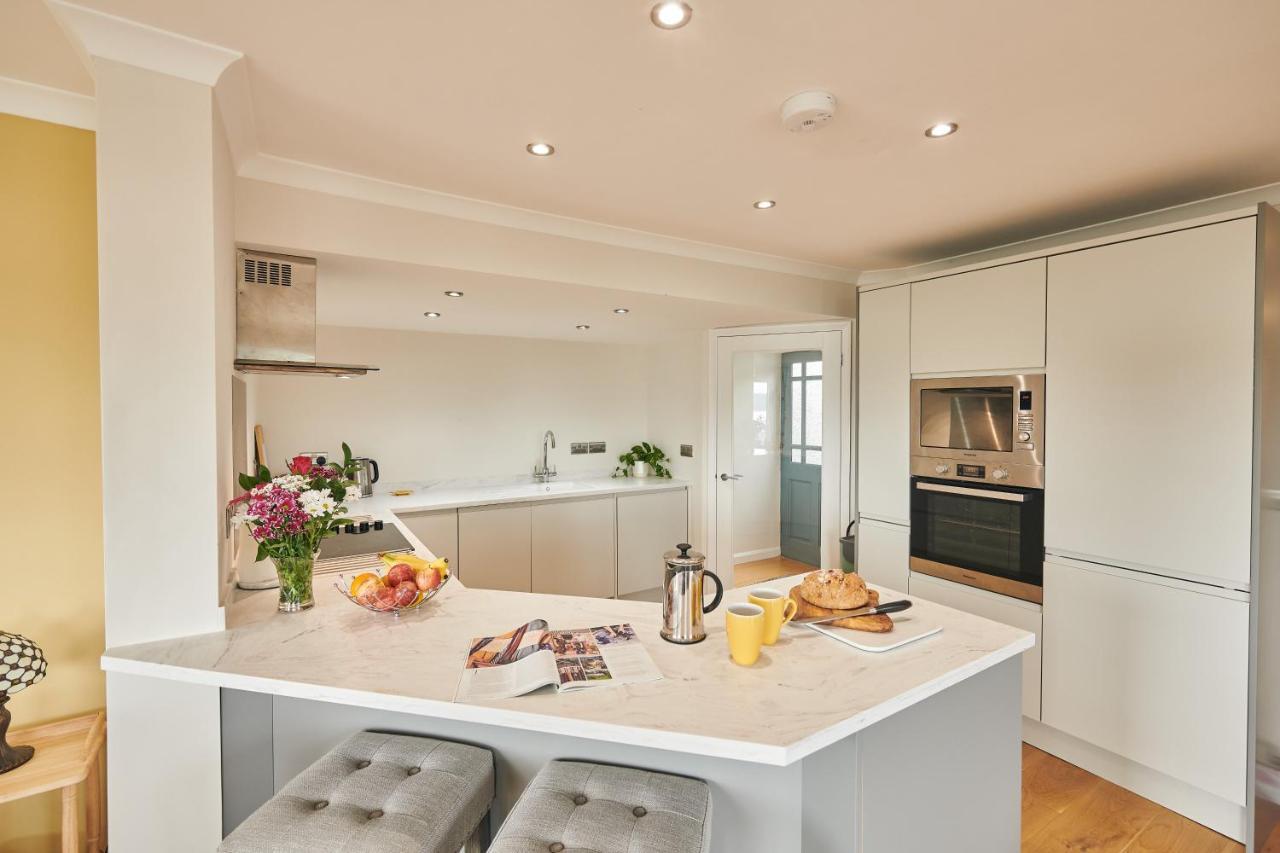 Lloret- Modern Retreat With Castle Views And Private Hot Tub * Laugharne
