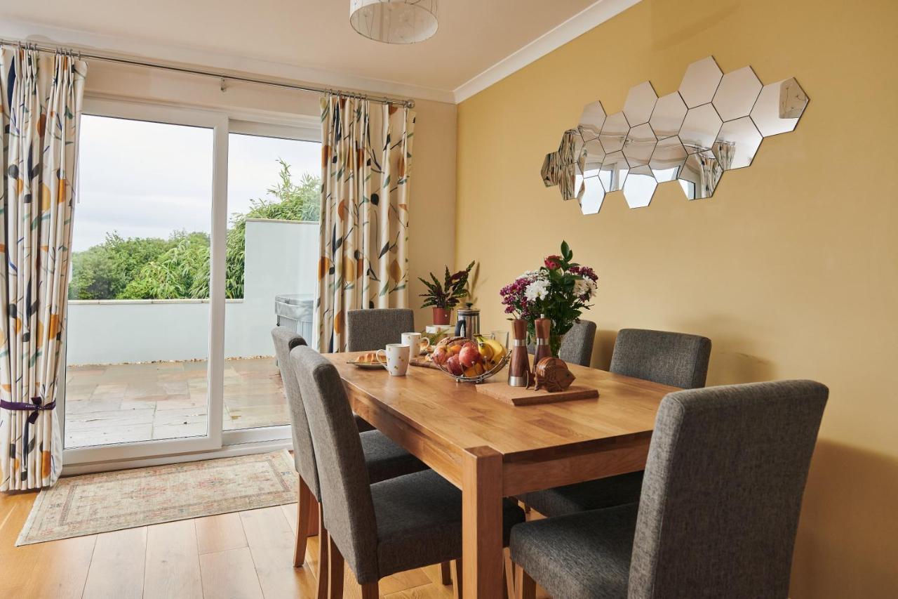 Lloret- Modern Retreat With Castle Views And Private Hot Tub