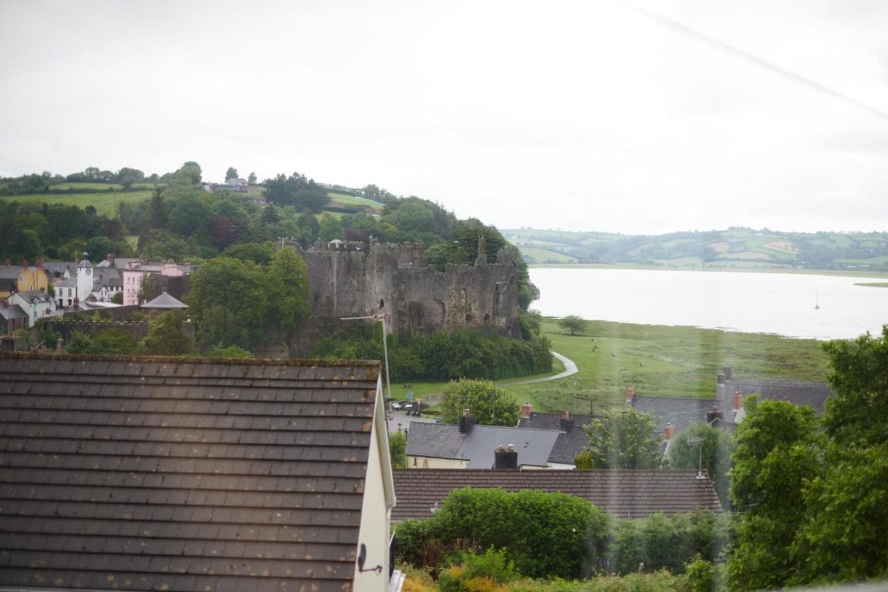 Lloret- Modern Retreat With Castle Views And Private Hot Tub Laugharne