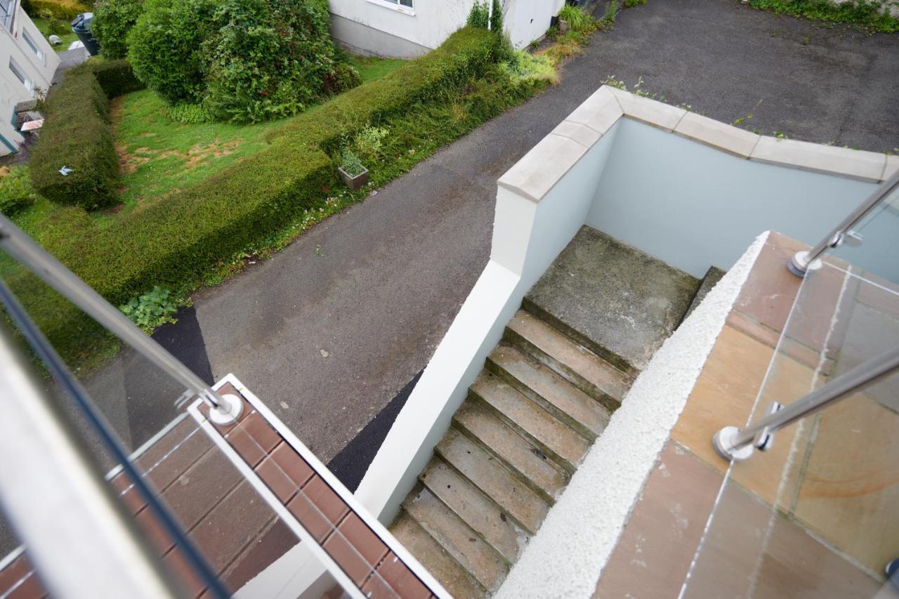 Holiday home Lloret- Modern Retreat With Castle Views And Private Hot Tub Laugharne