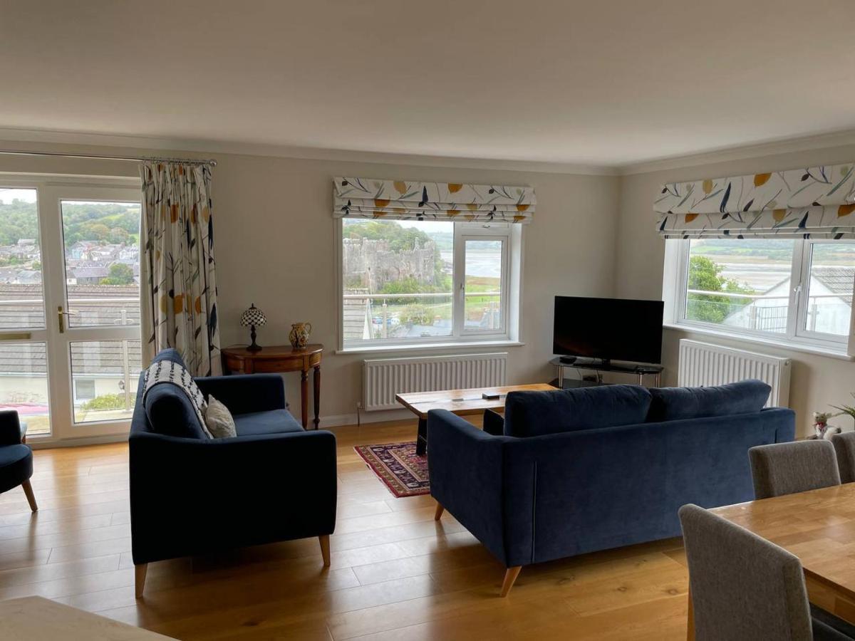 Lloret- Modern Retreat With Castle Views And Private Hot Tub * Laugharne